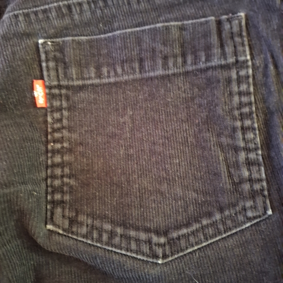 Levi's Women's Black Corduory Cargo Pants - Picture 9 of 9